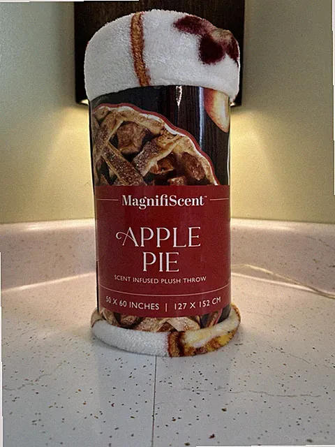 MagnifiScent Apple Pie Scent Infused Plush Throw Blanket 50x60 Fall Holiday NEW